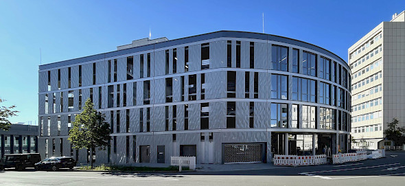LC12  - Bürogebäude mit Parkhaus